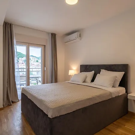 Luxury Seaside Apart Otel Budva