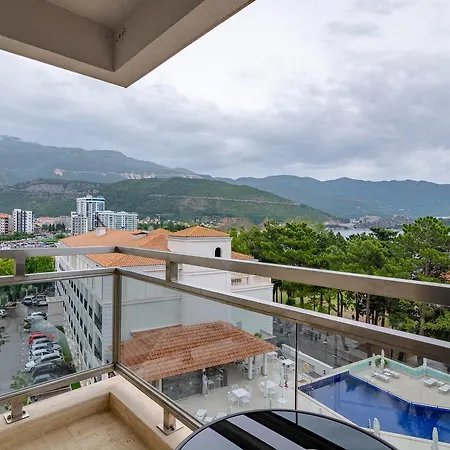 Luxury Seaside Aparthotel Budva